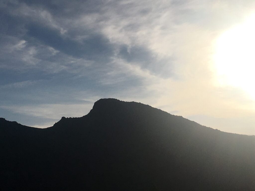 Vista del cerro del Berrueco desde el Raso, en La Adrada